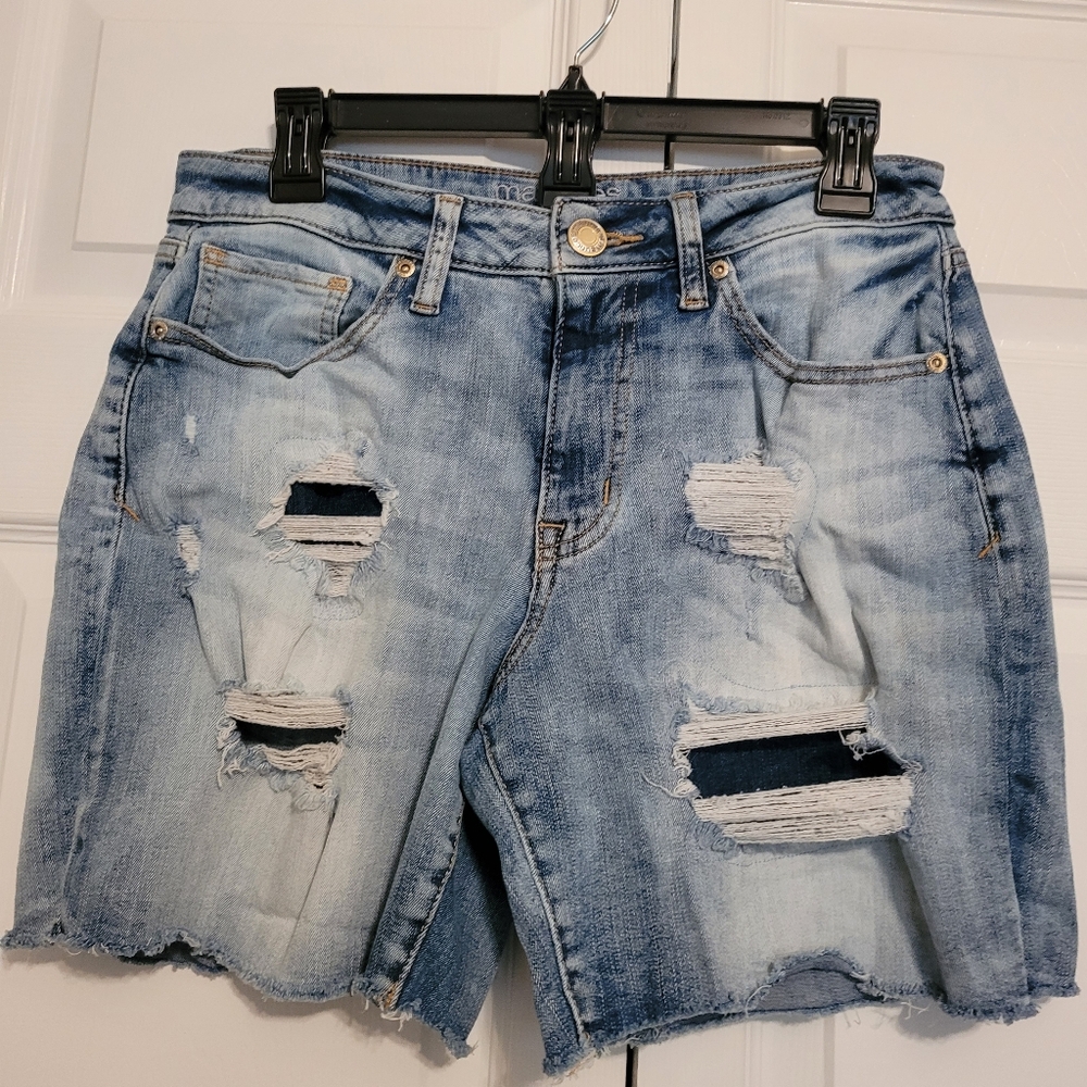 Maurices Medium Wash Destressed Denim Shorts, Sz 8 EUC